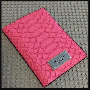 Victoria Secret - Passport Case - Reptile Pink